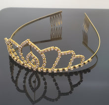 Load image into Gallery viewer, TR0508 Large Gold Tiara