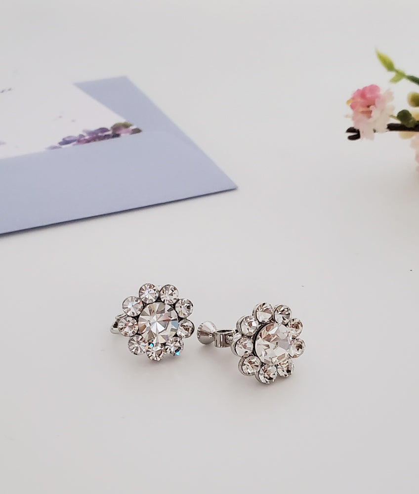 AY0052-1 15mm Small Daisy Clip-On Earrings by FH2
