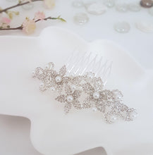Load image into Gallery viewer, CO0306 Rhinestone &amp; Pearls Hair Comb
