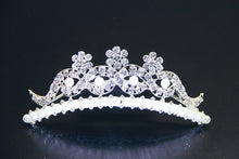 Load image into Gallery viewer, TR0190 Crystal and Pearl Flower Tiara

