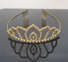 Load image into Gallery viewer, TR0508 Large Gold Tiara
