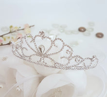 Load image into Gallery viewer, TR0612  Large Crystal Tiara
