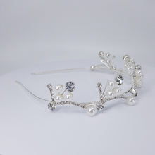 Load image into Gallery viewer, TR0904 Crystal &amp; Pearl Headband
